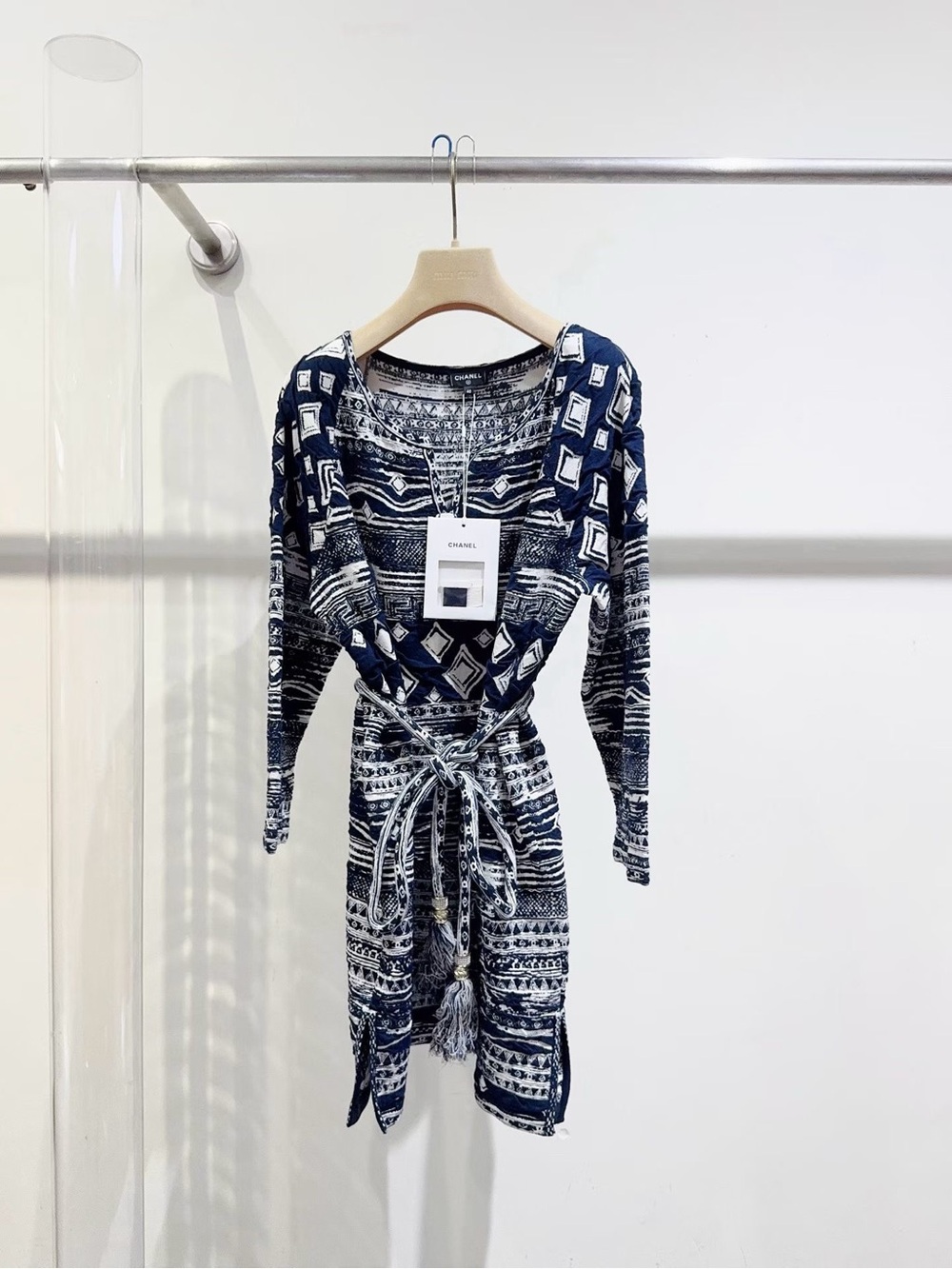 🚩steal CHANEL Navy & White Geometric Print Long Sleeve Wrap Jacket
